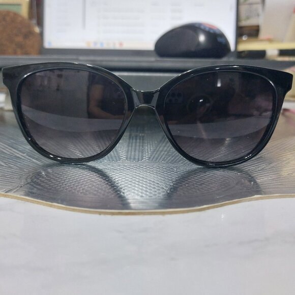 Simple Foster Grant Sunglasses DG0824 FGL Black Summer Must Have Shades - Picture 1 of 11